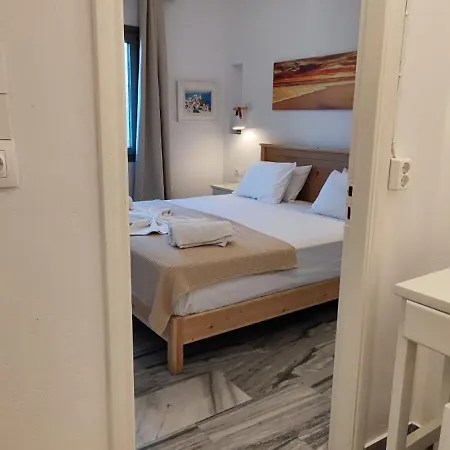 Ragousis Apartment Páros