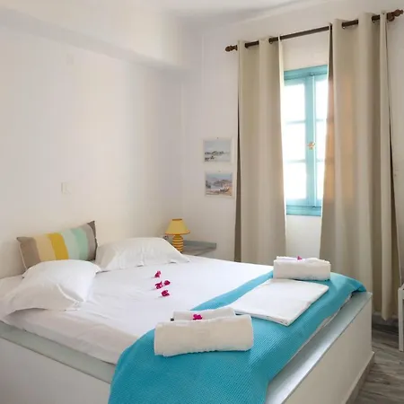 Ragousis Apartment Páros