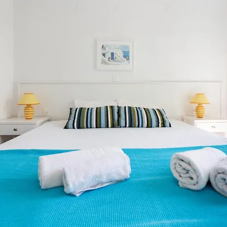 莱谷瑟斯公寓酒店 Páros